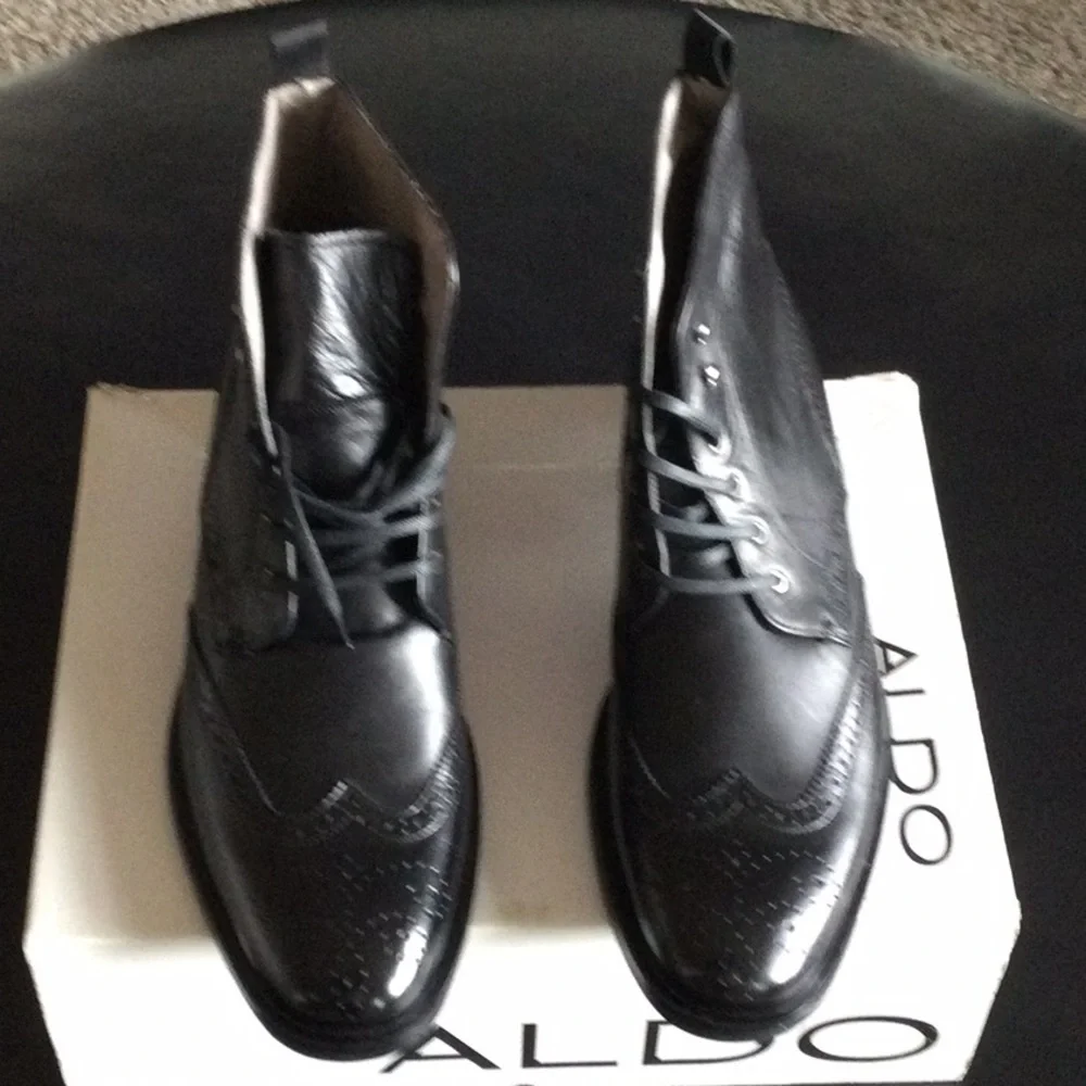 Wing tip dress boot